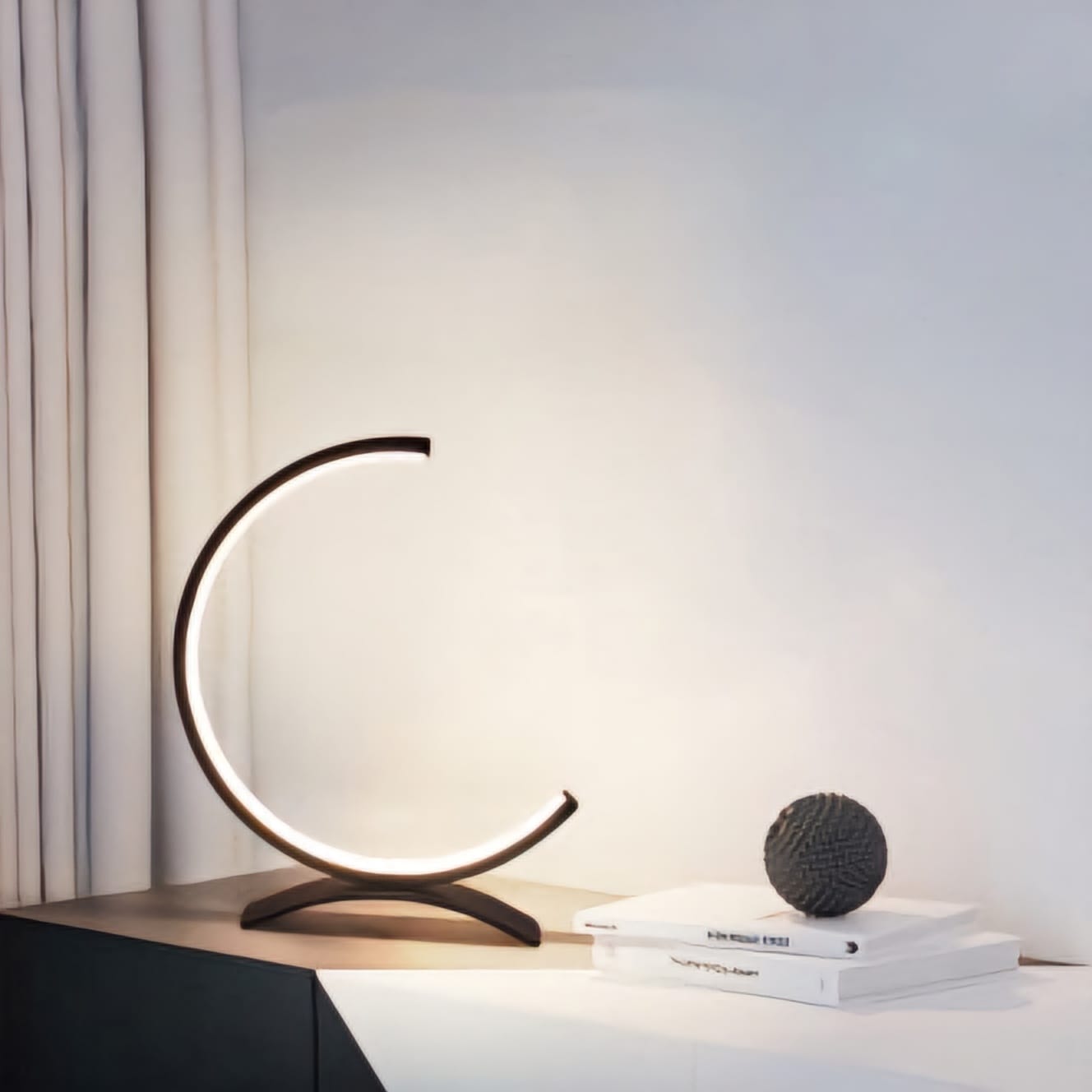 Crescent Lamp